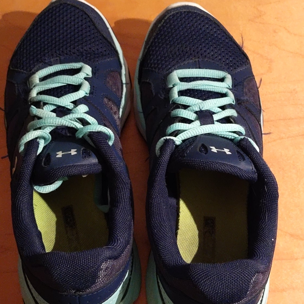 Under Armor Womans 8.5 Running Shoes - image 7